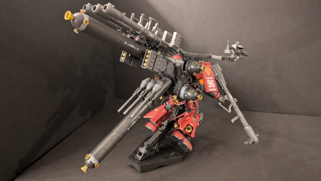 リアビュー右後方。魅力である重装備が目立つのでこれも好きなアングルです。