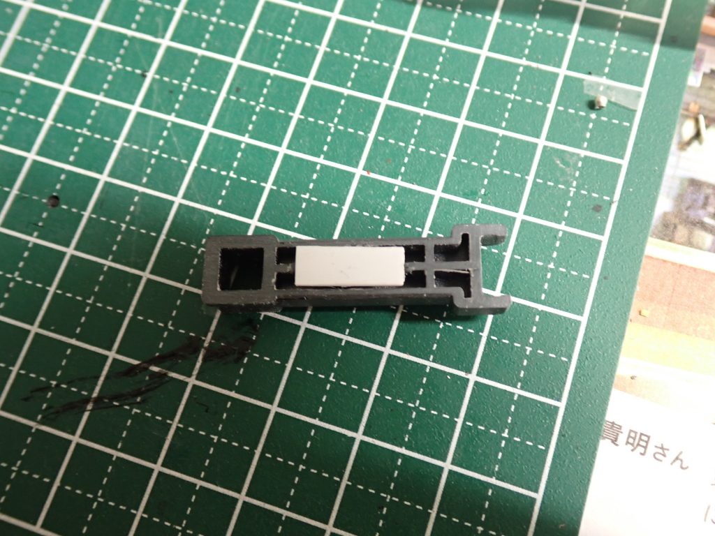 あとはプラ板でフタをして接着。