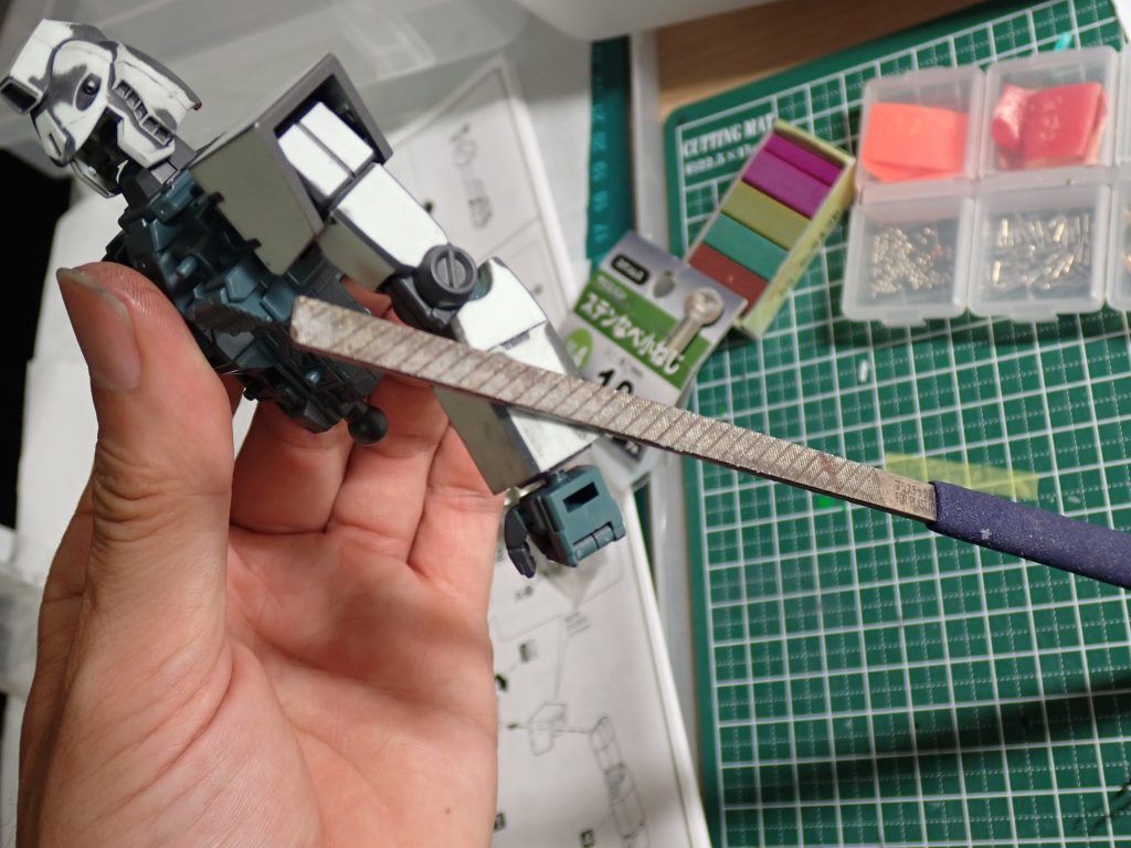 凄い強力磁石なので金属ヤスリもくっつく