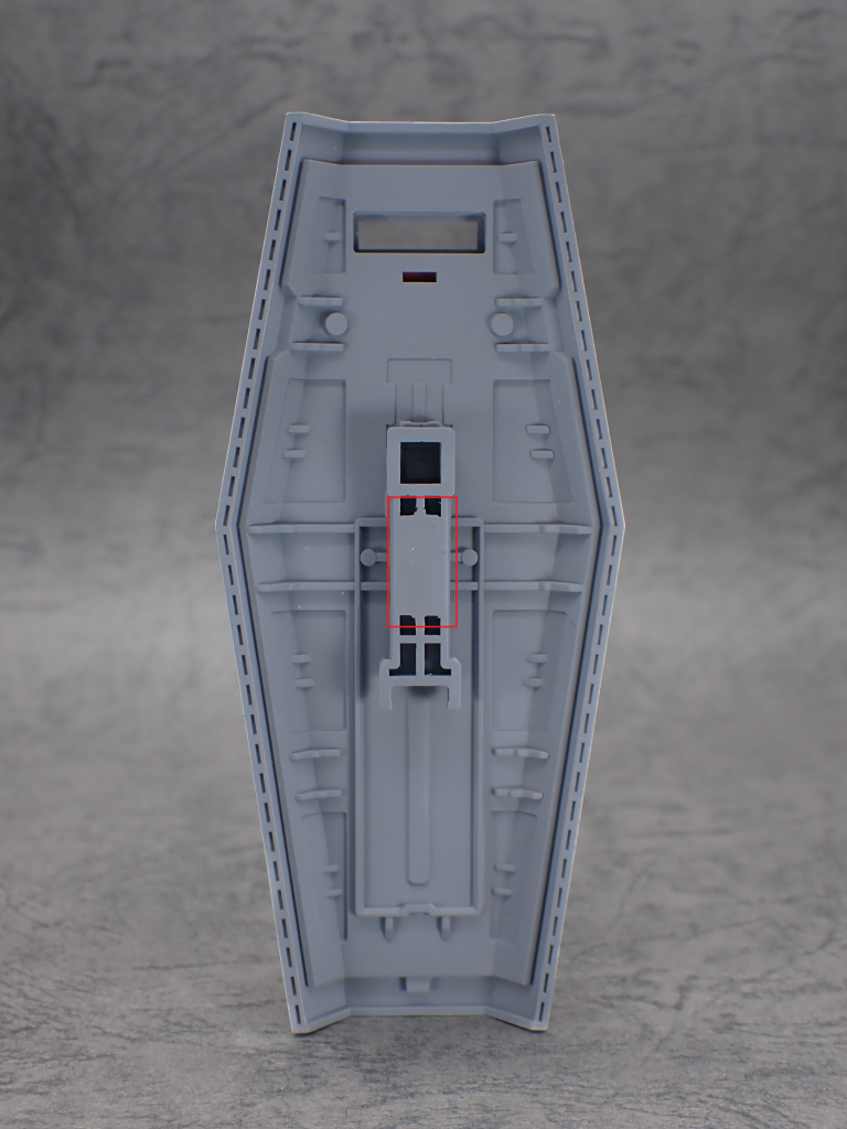 この赤い部分にネオジウム磁石を仕込んでいます。仕込む部分は何かのキットの余剰パーツを引っ張ってきました。