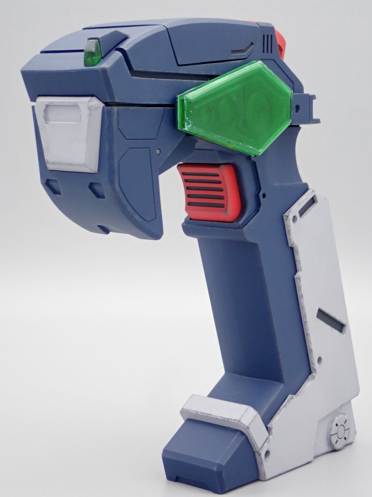 アニメのGコンが欲しいけどそのままだと間が持たない部分もあるため、トイ版とアニメ本編の折衷案のようなデザインにしました。