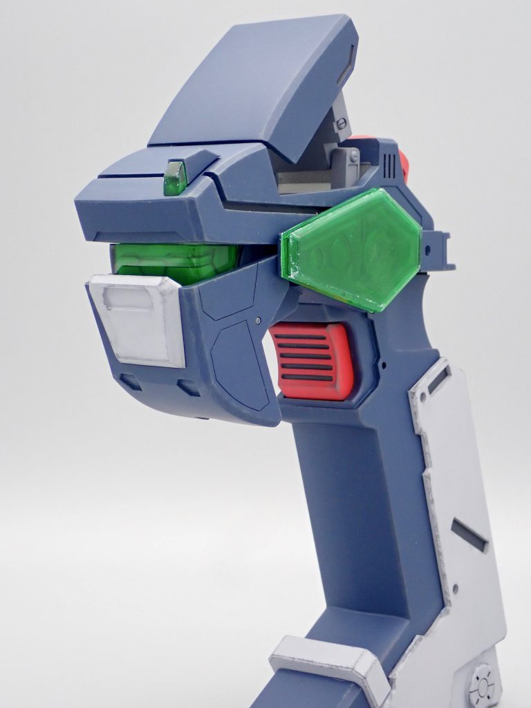 トイ版でも再現できていなかったモニター部分の展開を再現しています。