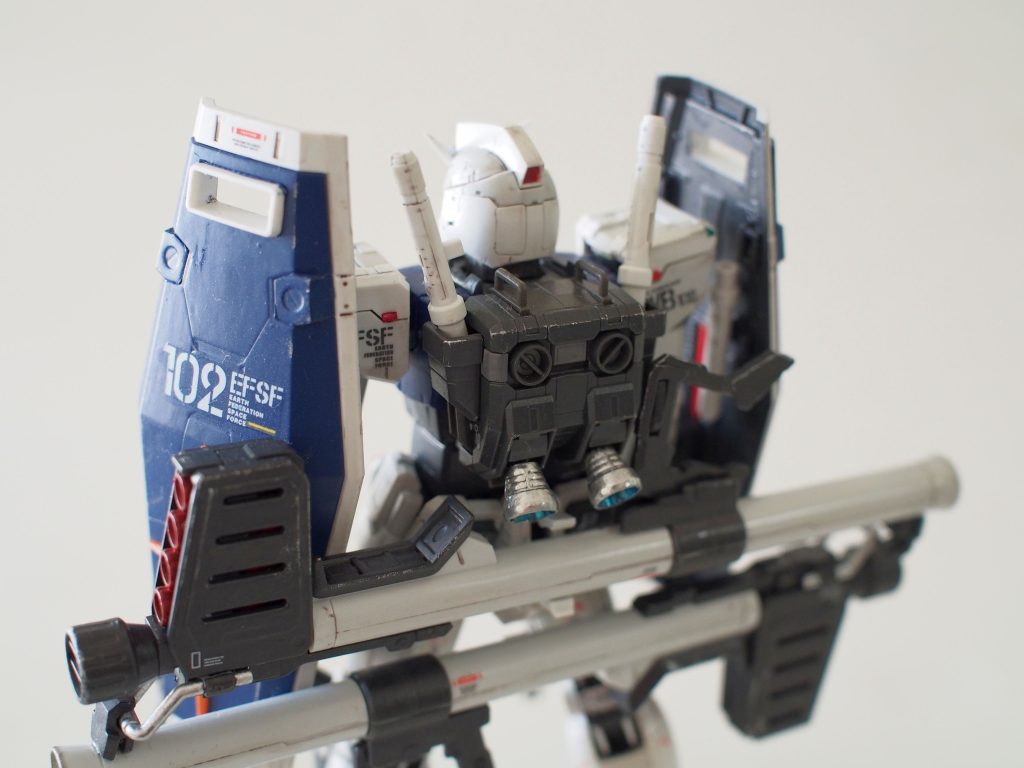 バーニアをガンダムマーカーのメッキシルバーで塗装してみました。想像していたよりすごくメッキ調になります。マーカーにしてはいいお値段するだけのことはあります。全体的にウェザリング基調を施しているので、メッキはちょっと浮いてしまうかな?とも思ったのですが、悪くはないかな。