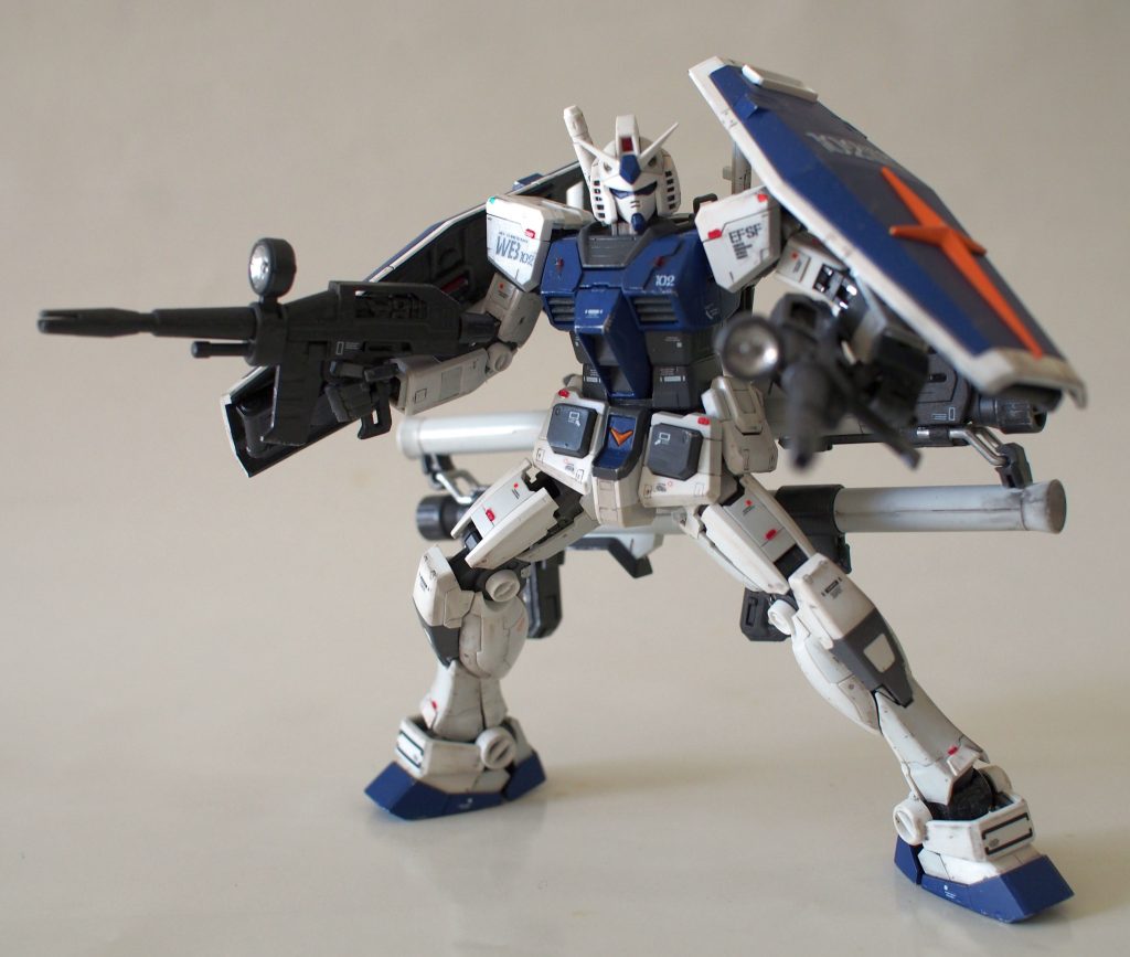 ORIGINパッケージ絵風の1ショット。本機はRGガンダムVer.1.0なので、可動範囲はVer.2.0 には及ばないかもですが、それなりのポージングは可能です。