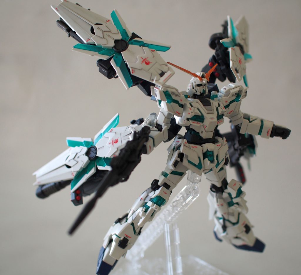 ヒロイックなポーズ