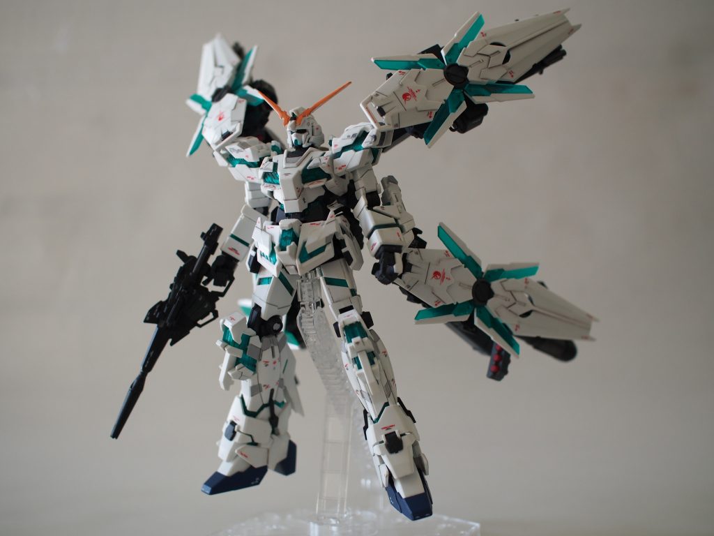 素立ちショット。バックユニットが重すぎて自立はできません。スタンド必須です。