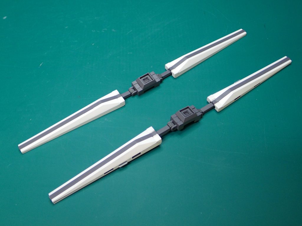 HGUC νガンダムのフィンファンネルを改造しています。