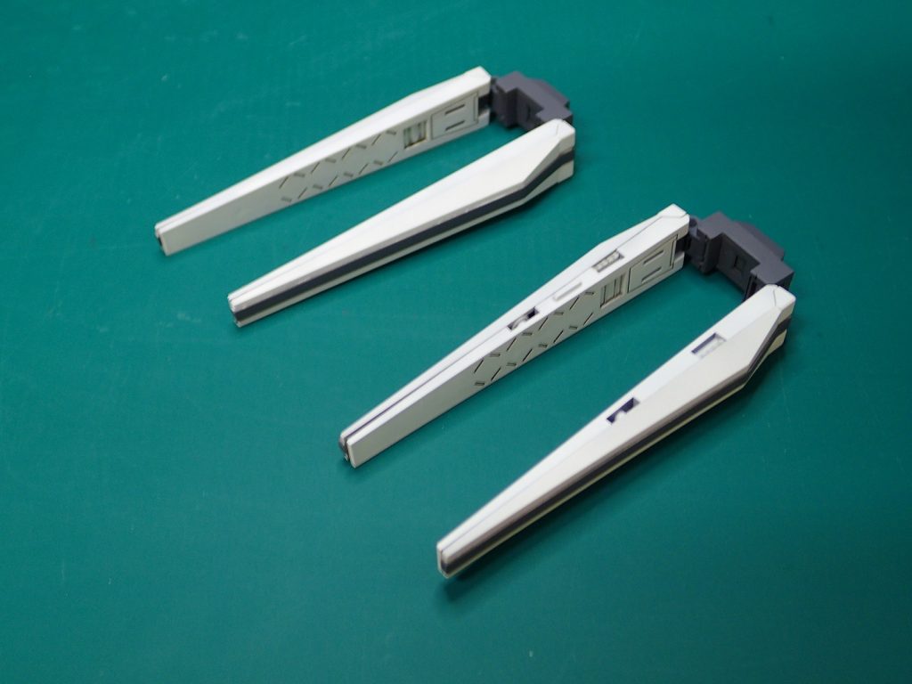 真ん中に凹みをつくり、そこを合わせることにより、風車っぽくなるように改造しています。