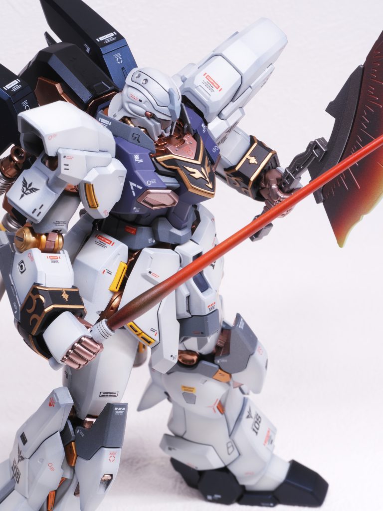 ビーム刃はシナンジュHGのものがあったので持たせてみました。