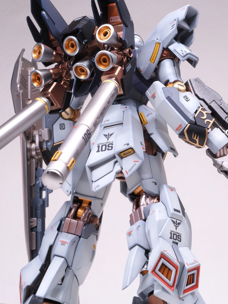 フレキシブルスラスター本体はプリズムブルーブラックで塗装し、今回は真っ黒にならず見る角度によって青っぽさが出ていい色になりました。