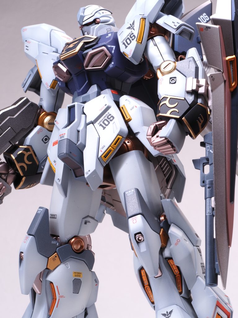 ツインアイは蛍光オレンジで塗ったのですが、ライトを持っておらず明るく撮影できませんでした。