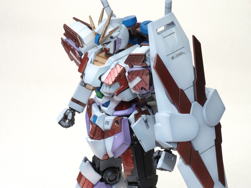 白はミディアムブルー→ハイライト白→ルビーレッド+クリアーで塗布。(光の当たり方によってうっすらピンクっぽく見えて綺麗です。)