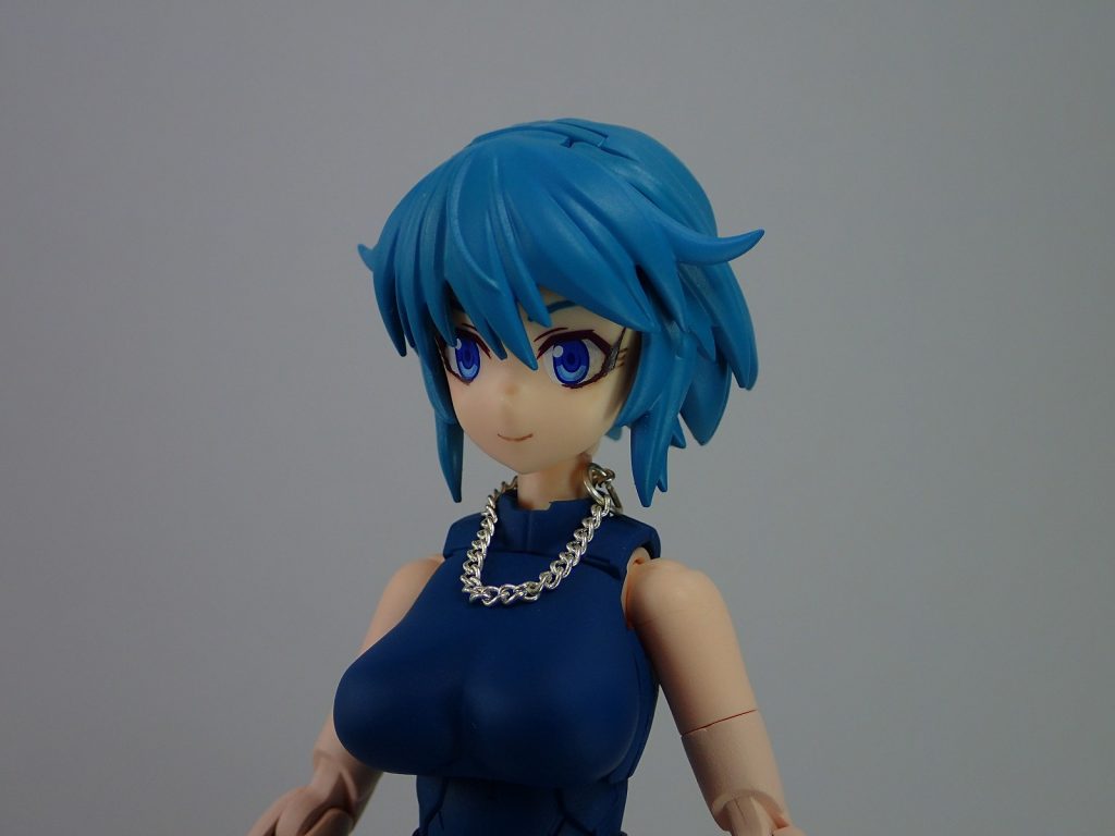 ネックレスは100均のアクセサリー売り場から買ってきて加工しました。