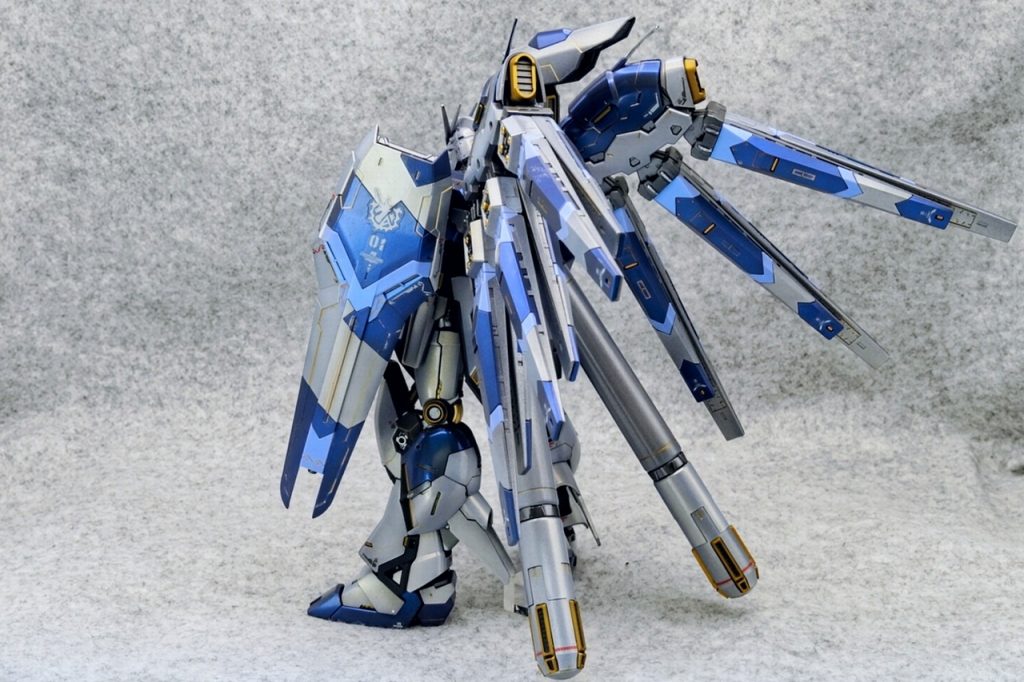 後ろ姿も隙が無い…