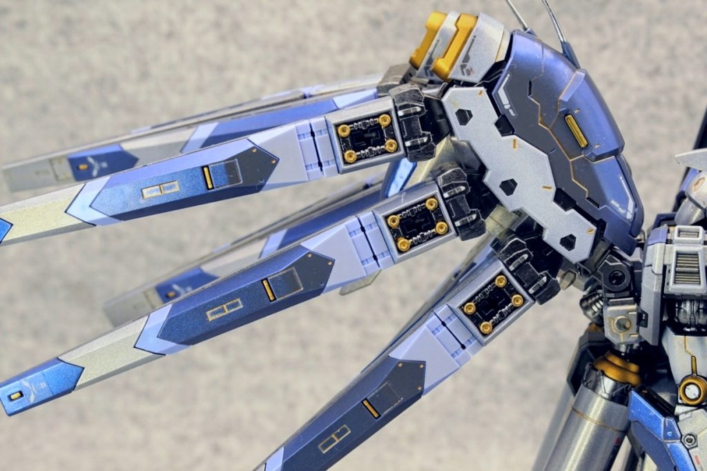 ところどころゴールドが見え隠れ。スミ入れもゴールドで行いました。