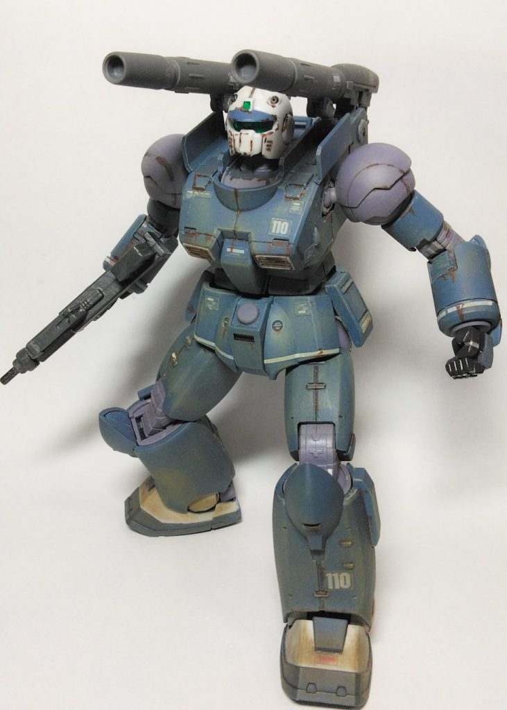 低反動キャノン砲の射撃姿勢。キャノン砲が1門増設されています。