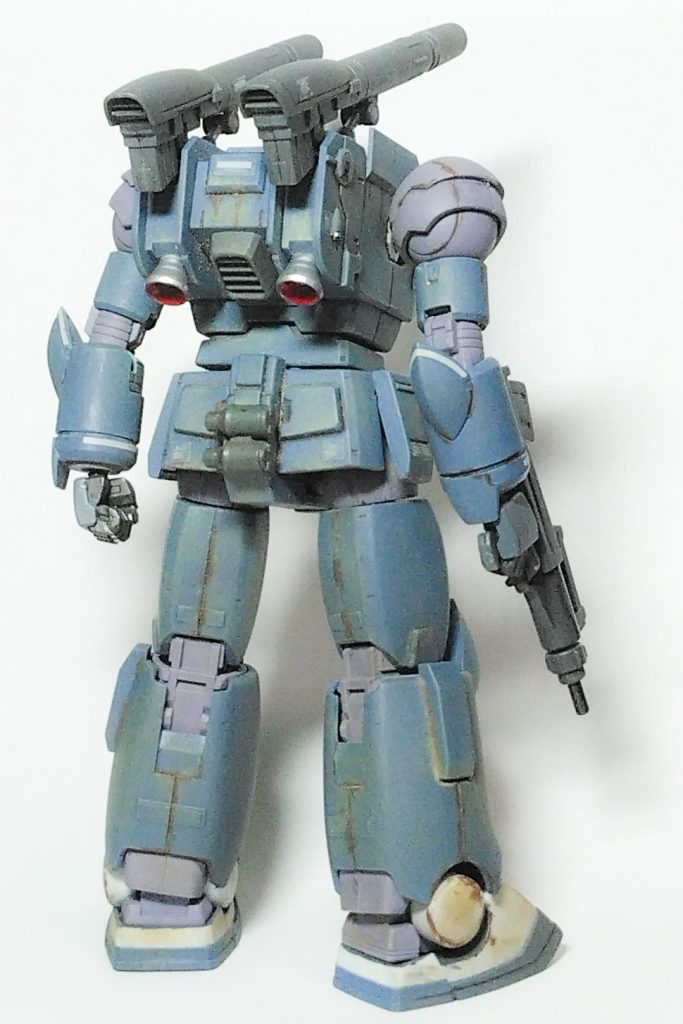 後ろから。腰部にグレネード、バックパックにバーニアを追加しています。