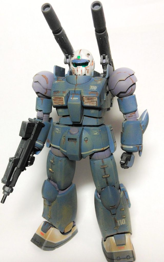 正面から。マニピュレータは元の3本指から5本指に変更されています。