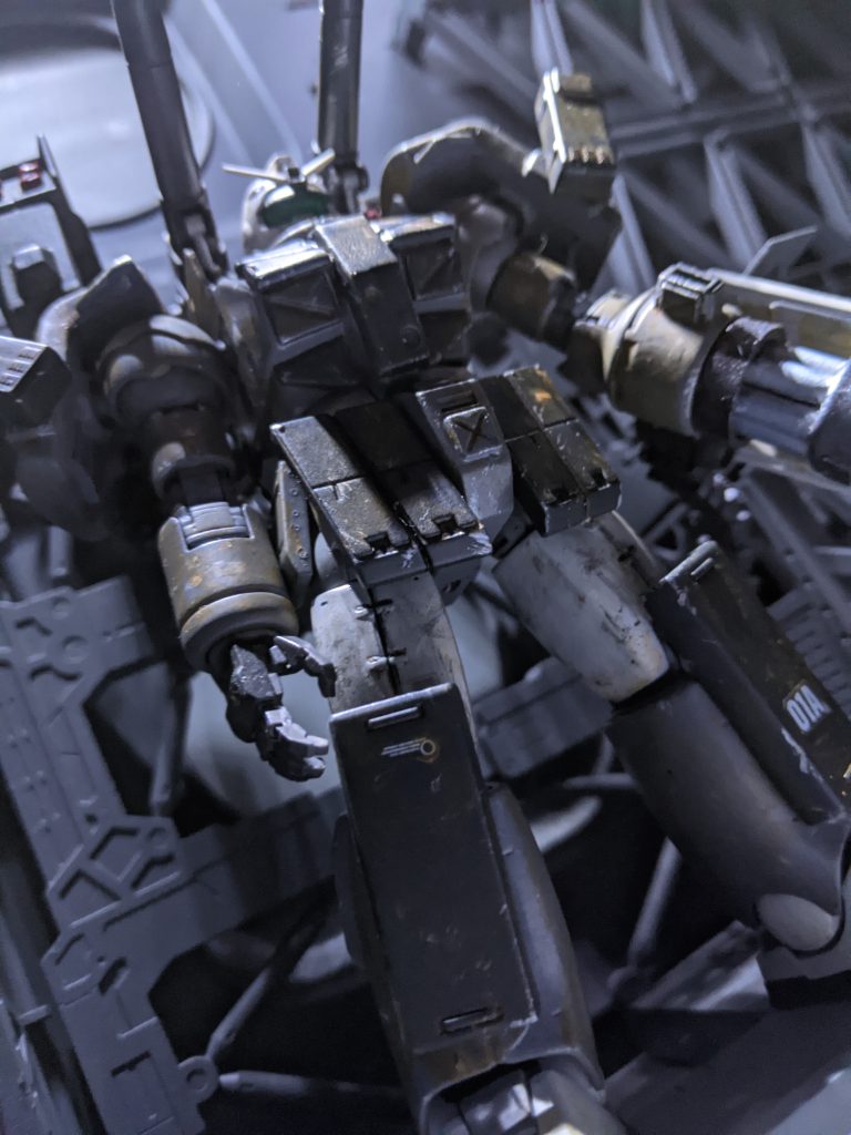 ジャブローに配備されたこの機体は防衛任務にあたったようだが、メインパイロットが誰なのかは特定されていない。どうやら複数人のパイロットが交代していたようだ。あるいは当時まだ供給数の少なかったMSの習熟訓練に使われていたのかもしれない。