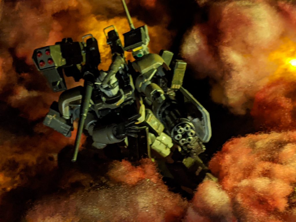 最後の出撃がジオンのジャブロー侵攻の時に敵を倒すために地上に出たところまでは記録に残っている。その直後に連邦とジオンの激しいぶつかり合いが起き、ガンキャノンは多くのMSがそうであるようにその存在をロストした。関係者は皆大破しただろうと考えていたのだが・・・数年後、亜熱帯の森林の奥深く、ほぼ無傷の自然に抱かれるように全身を錆びだらけの状態で発見されたのだ。