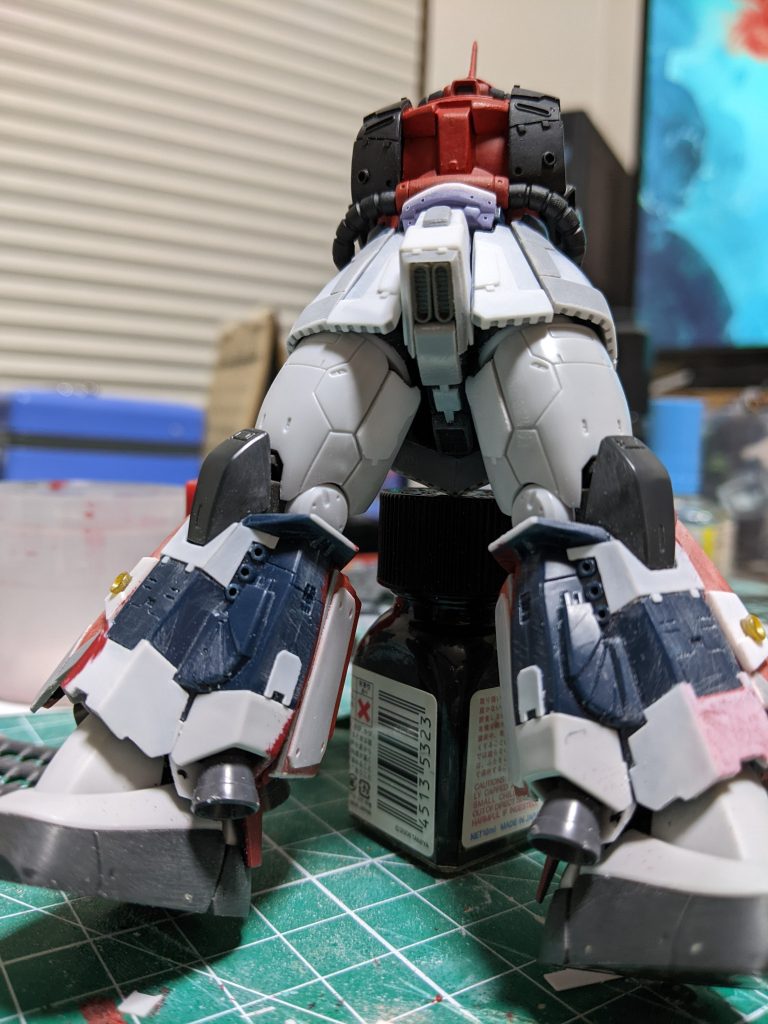 スパイクアーマー、スカート、足のスカートに、ギザギザディテールしてます(汗)覗かないと見えないですね༎ຶ‿༎ຶ