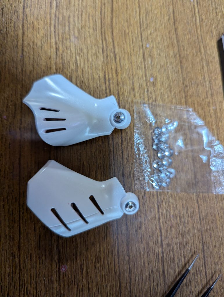 ミニ四駆のワッシャーパーツをはめ込んでみましたサイズ感はぴったりメタリックになっていい感じと自己満足ｗ