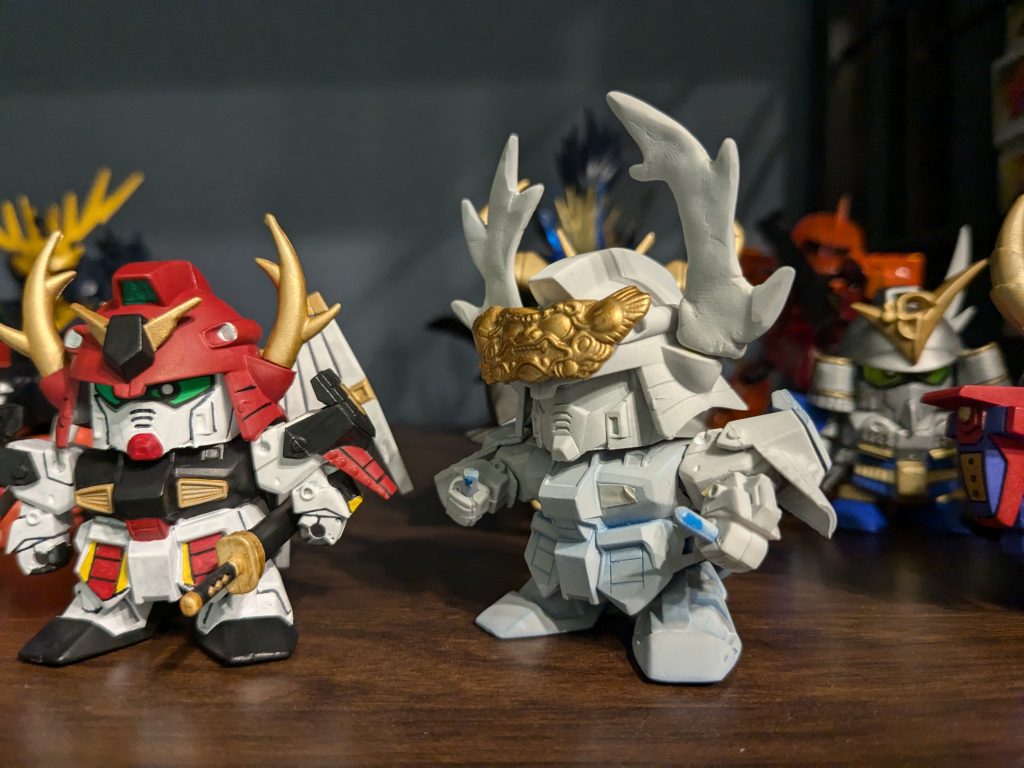 サフ吹いた状態で仮組み。お隣はオリジナルの武者仁宇さんです。