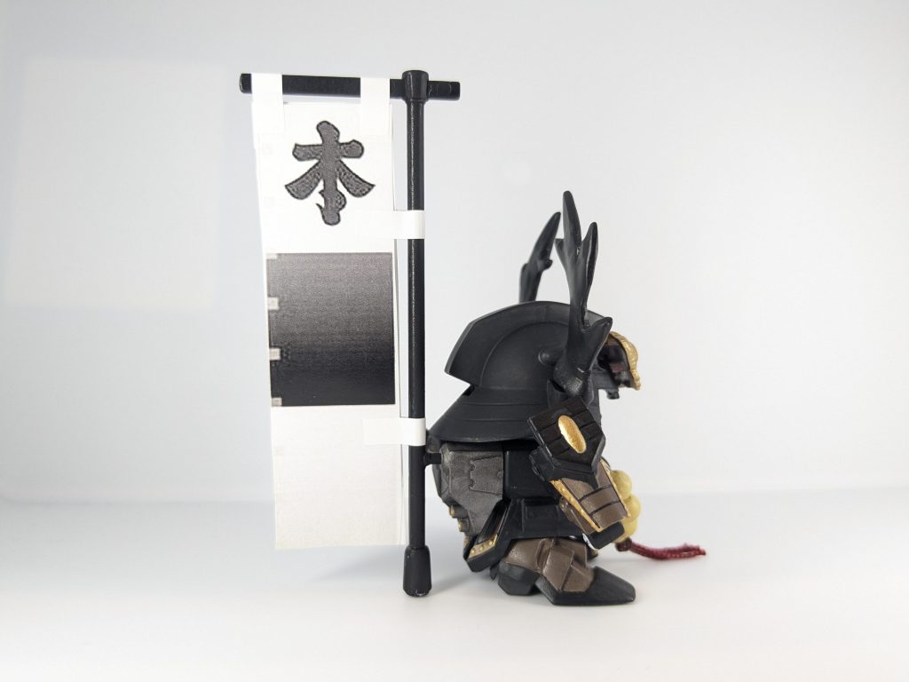 全体的に黒ベースでブラウンと差し色のゴールドで塗り分けています。今回は全てアクリジョン筆塗りです。