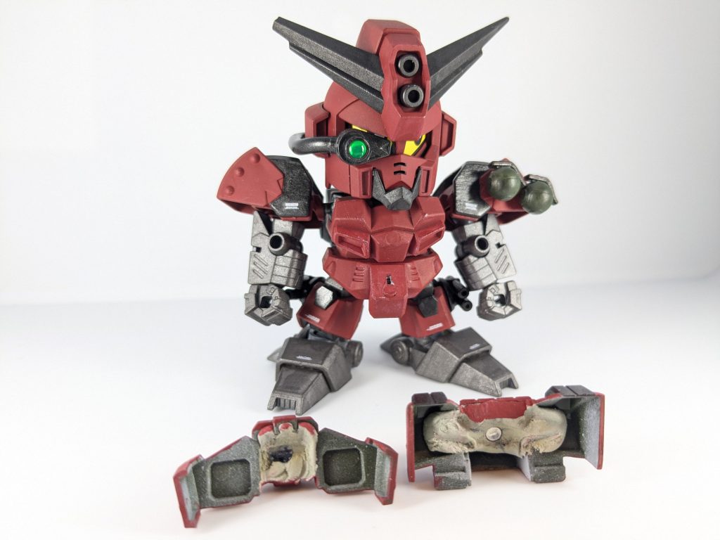 裏はこんな感じ。パテ盛って磁石埋めました。