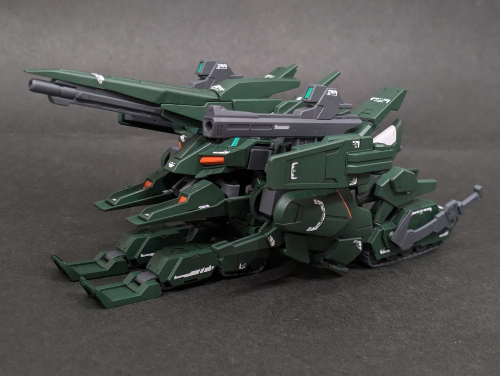タンク形態 今回1番こだわった変形です。ウェイブライダー形態をベースにどの位置にキャタピラを付ければ戦車っぽく見えるか配置、接続方法など苦労しました
