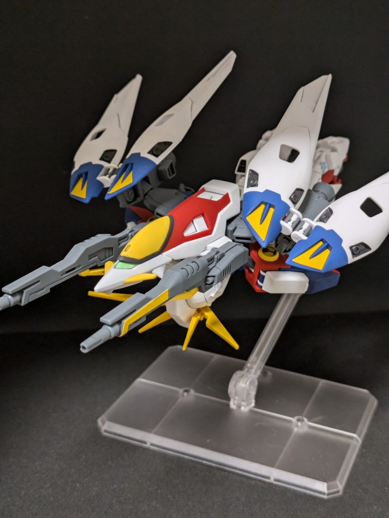 んで、その変形ちょっと強引ではあるんですが、なんと差し替えも改造もなしにいけます。すげえなHG。あのデカい頭は外すか、むしろシールドを後頭部にでも付けるか・・・などと悩んだのも束の間、普通に行けるという。