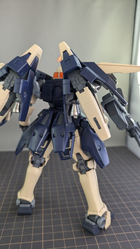 バーニアノズルはガイアさんのEXブラックの上にミラークロームを重ねてます。