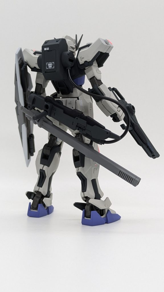 レールガンは折り畳んで腰にマウントできます