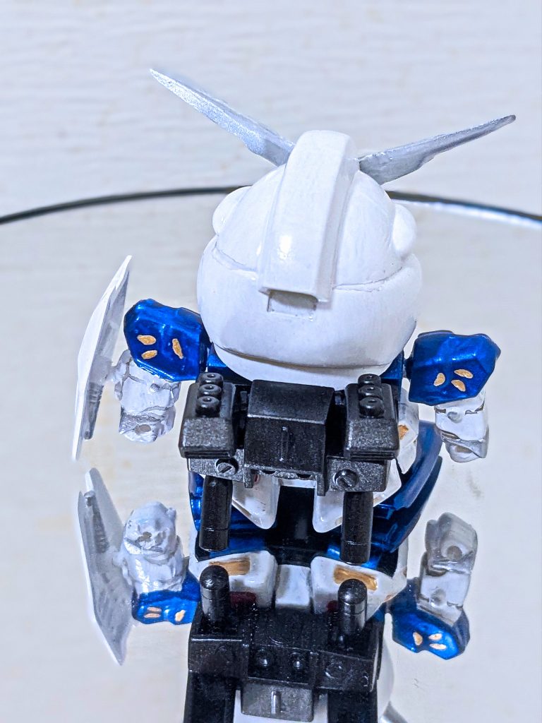 インコムっぽさが出せればと思いましたが、どうでしょう。プロペラントタンクを上下入れ替えたりとか考えましたが、収まりはこれで良い気がします。サザビーでも使うのであえて色は塗分けしてません。