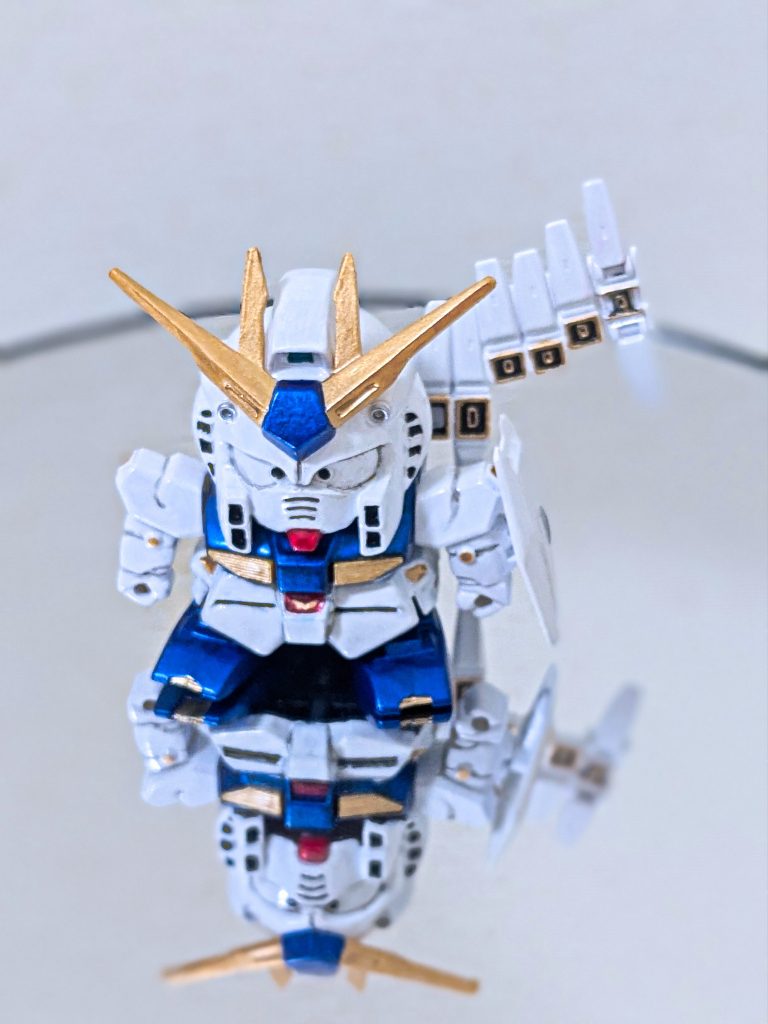 そしてコンパチブルにしたニューガンダムです。角と肩、そしてバックパックについたフィンファンネルがこれぞニューガンダムという存在感を出してくれています。