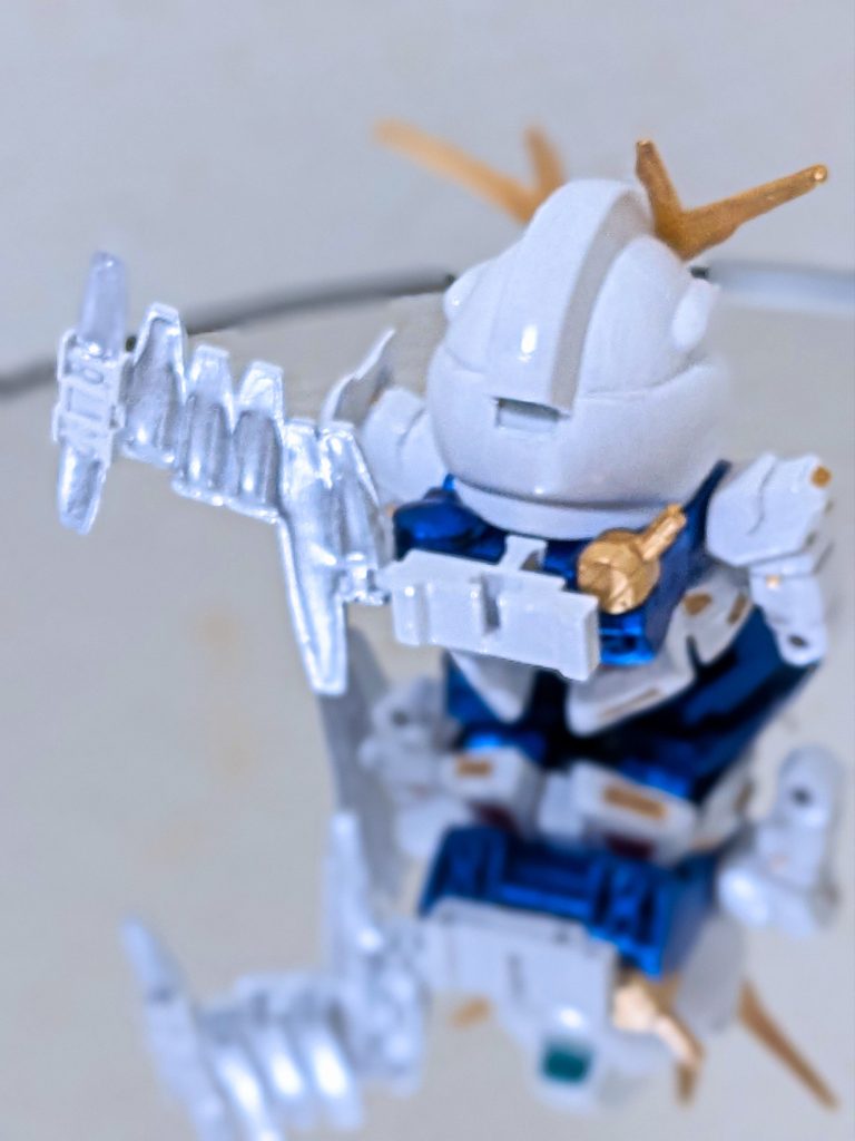 フィンファンネルの裏側がどうするか悩んだんですが、一応レジンで埋めてシルバーで塗りました。うーん。イマイチだけど、まぁ、いいか。