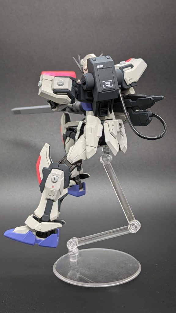 バックパックからレールガンにエネルギー供給している的な設定