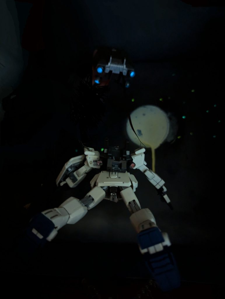 パラシュート降下バーニアにも塗料塗りました蓄光を目だつようにしようとするとパラシュートが見えない、、、