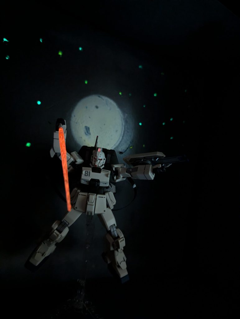 ガウへの飛びつきをイメージしつつビームサーベルに蓄光するとかっこいいですね