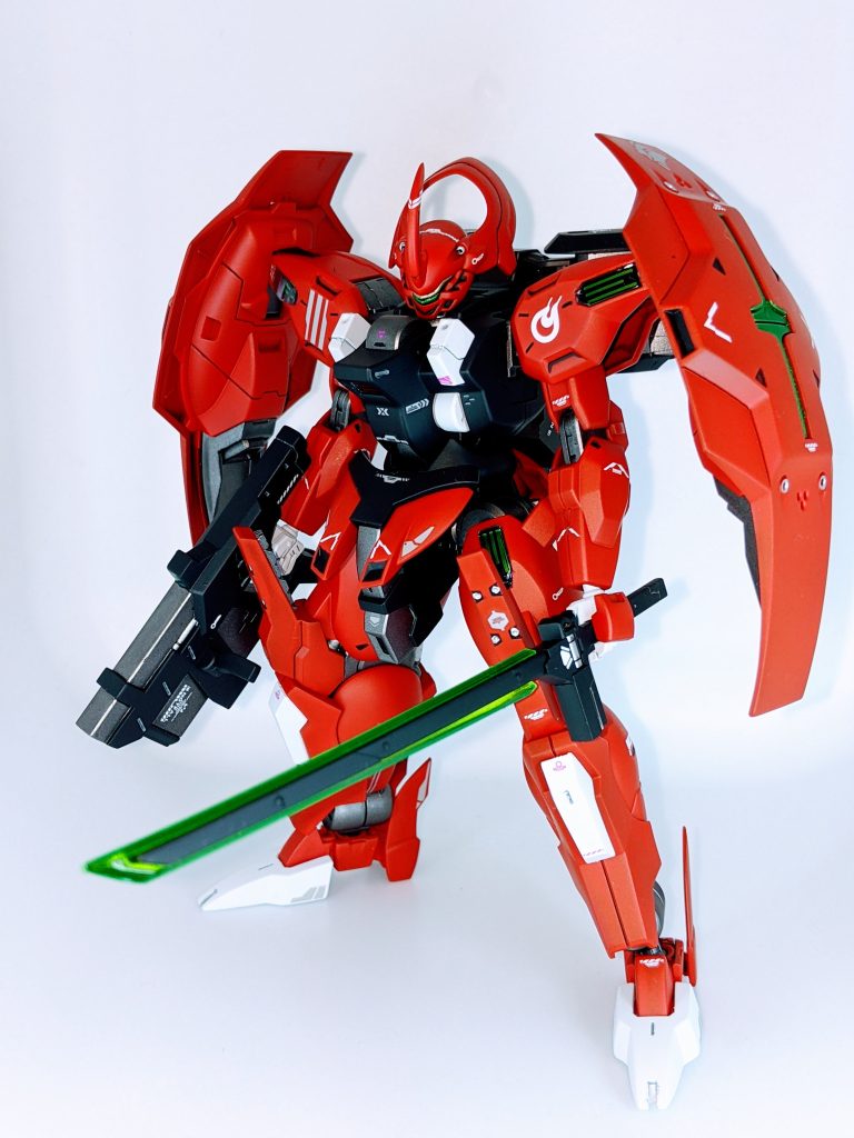 両手にガンブレイド・ビームショットライフルを装備。冒頭の画像にある、ビームショットライフルの下部にガンブレイドを装着したものが【 コンポジットアームズ】というそうです。
