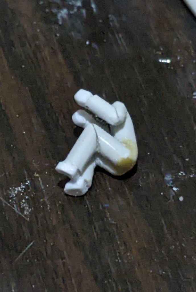頭つける前はこんな感じです。こっからリューターでガリガリゴリゴリ整えて頭付けて、またリューターでガリガリゴリゴリしました。