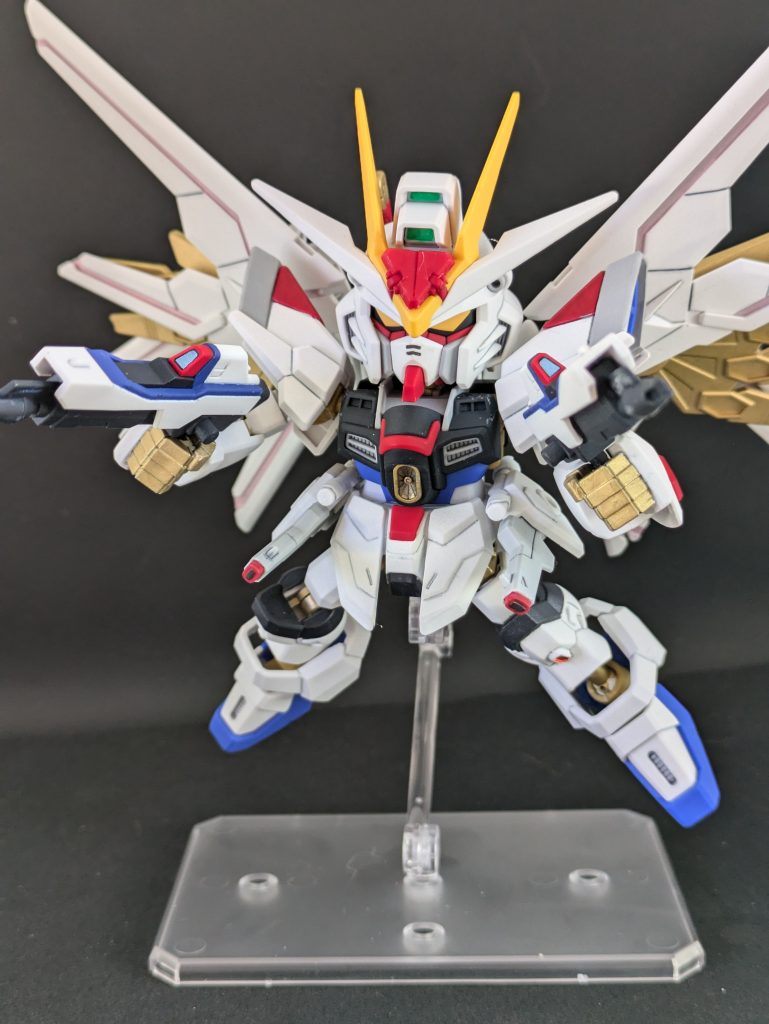 ビームライフルのレンズだけはシール。あの形に塗りながら綺麗に収まる方法が思いつきませんでした。