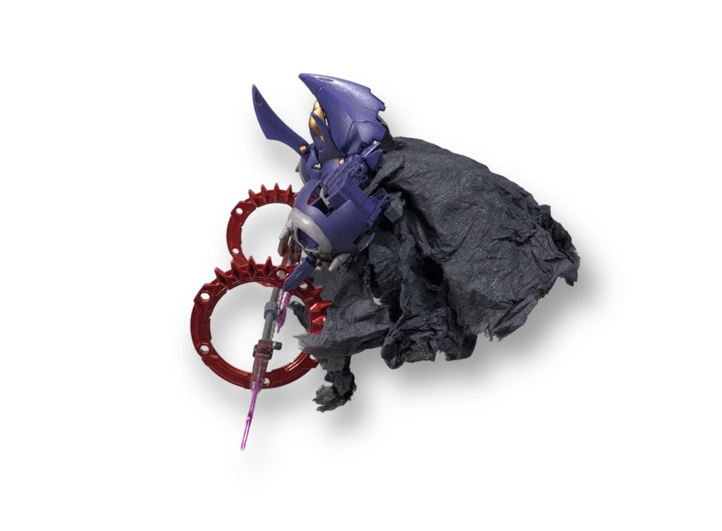 自らを執行人と名乗り、ザメル・トロスと共に行動し、鎌で相手の首を刈る。下半身が無いことをマントで隠している。分離して面、肩、腕、胸鎧のみの状態で相手に乗り移ることができる。隠しモチーフは死神13。