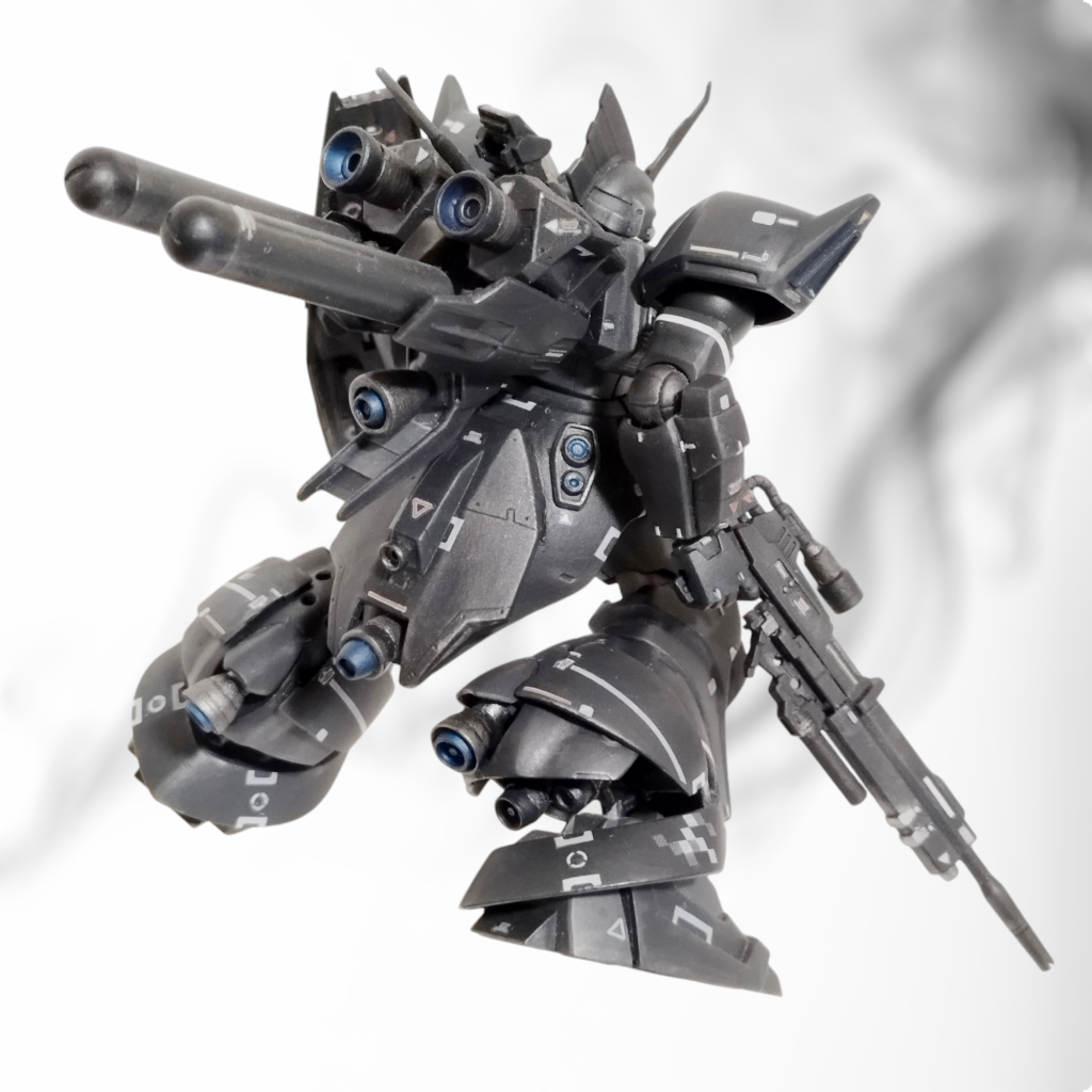 背面　バーニアは多めです。