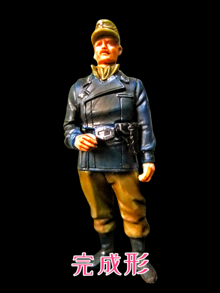 バックル、階級章、軍章をアーティストマーカー４のシルバーで書き込みを行なって完成となりマス💦