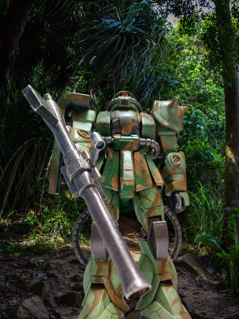 このキット自体はかなり昔に買ったのだろうと思いますが、この時は定価800円でもちょいとお高い印象を受けた気がします。時代の流れをしみじみ感じますね。何だかんだでガンプラ復帰のキッカケになった作品なので今も愛着のあるキットです。機会があればまた迷彩塗装にも挑戦してみたいです。