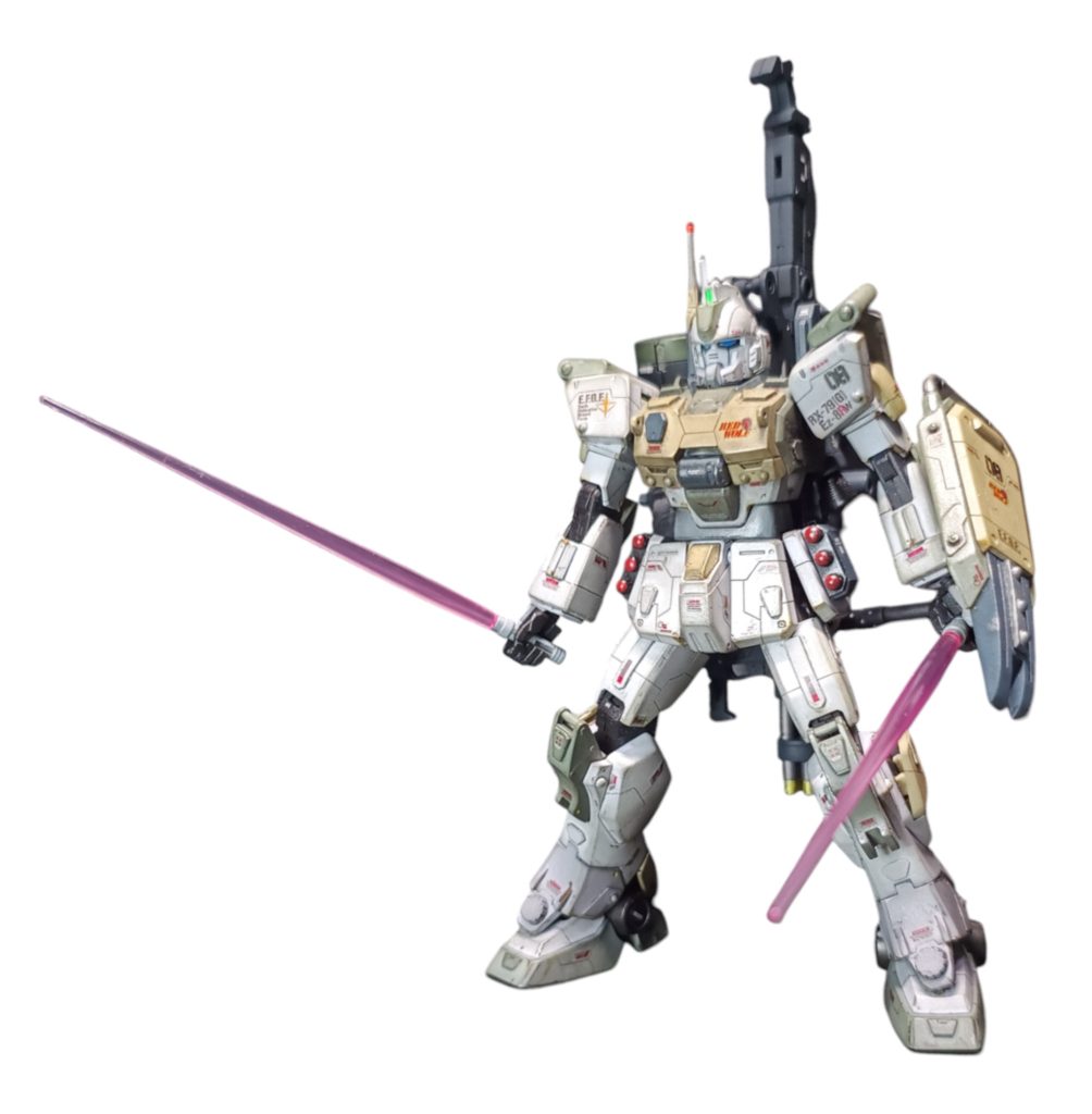 ビームサーベル抜刀!!脹脛の収納ギミックもテンション上がります😤。