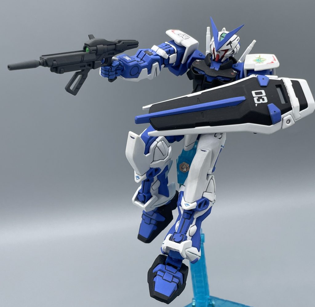 ビームライフル　ストライク等のGAT-Xシリーズで完成された小型高出力ライフルをアストレイ向けに転用したもの。手の平にあるコネクターを通してエネルギーを得るため、ある程度の連射が可能です。