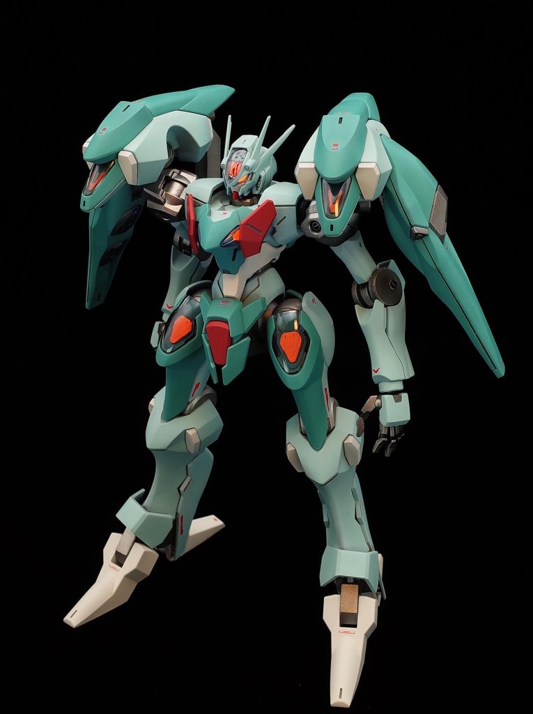 ガイアのストーングリーンを白で希釈して近い色に調整本体は腰を2mmほど延長したのみ肩と肘に丸モールド埋め込み元からスタイルがいいのでこれだけで十分カッコいい