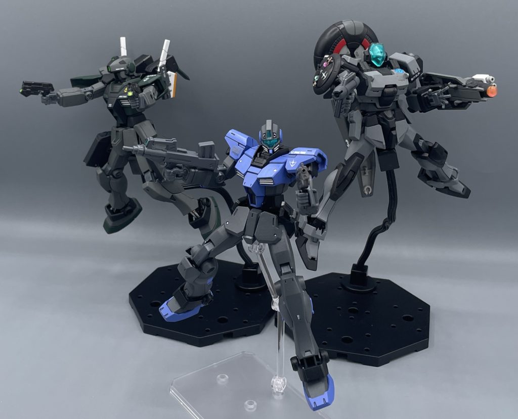 A「弾幕を張るぞ!!」S「OK、ばら撒くよー」P「全く。私まで前線に出させるなんて」 敵部隊との乱戦になっても、名無し隊のパイロットたちは一騎当千腕前を誇る影のエースパイロットである。並みのパイロットでは、瞬きをするうちに消し去ることになる。